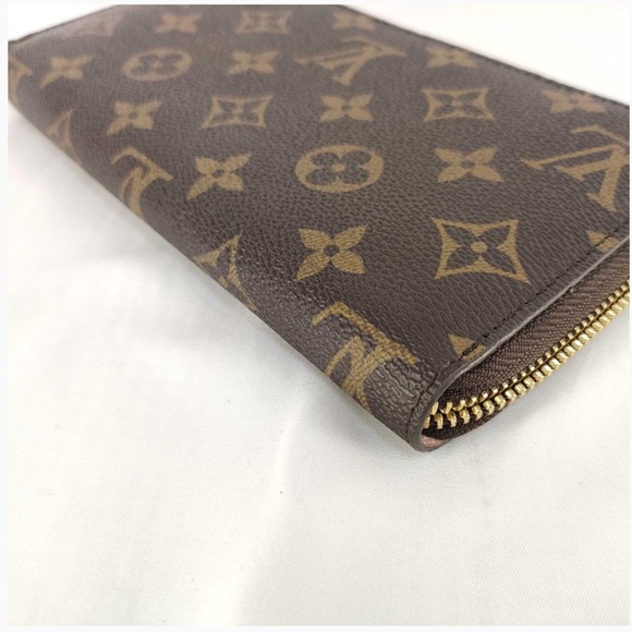 LOUIS VUITTON Dog MONOGRAM LV ZIPPY WALLET - Picture 4 of 11